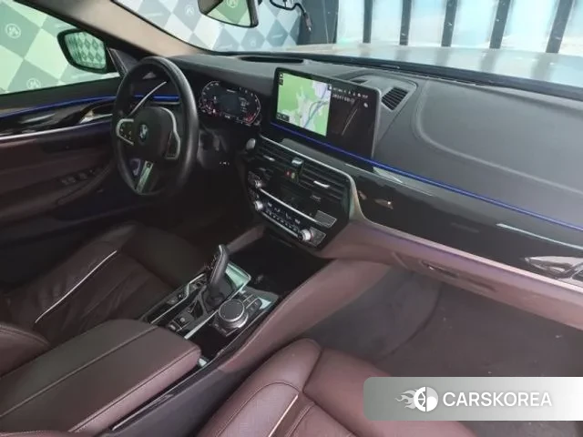 BMW 5 Series (G30) 2021 Серебристо-серый из Кореи, фото 6