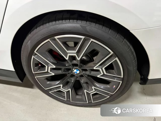 BMW 5 Series (G60) id 4548451 из Кореи 16