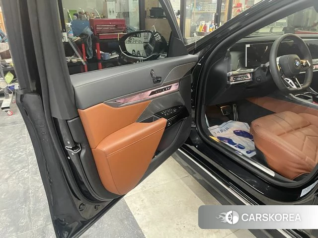 BMW 7 Series (G70) 2024 Черный из Кореи, фото 6