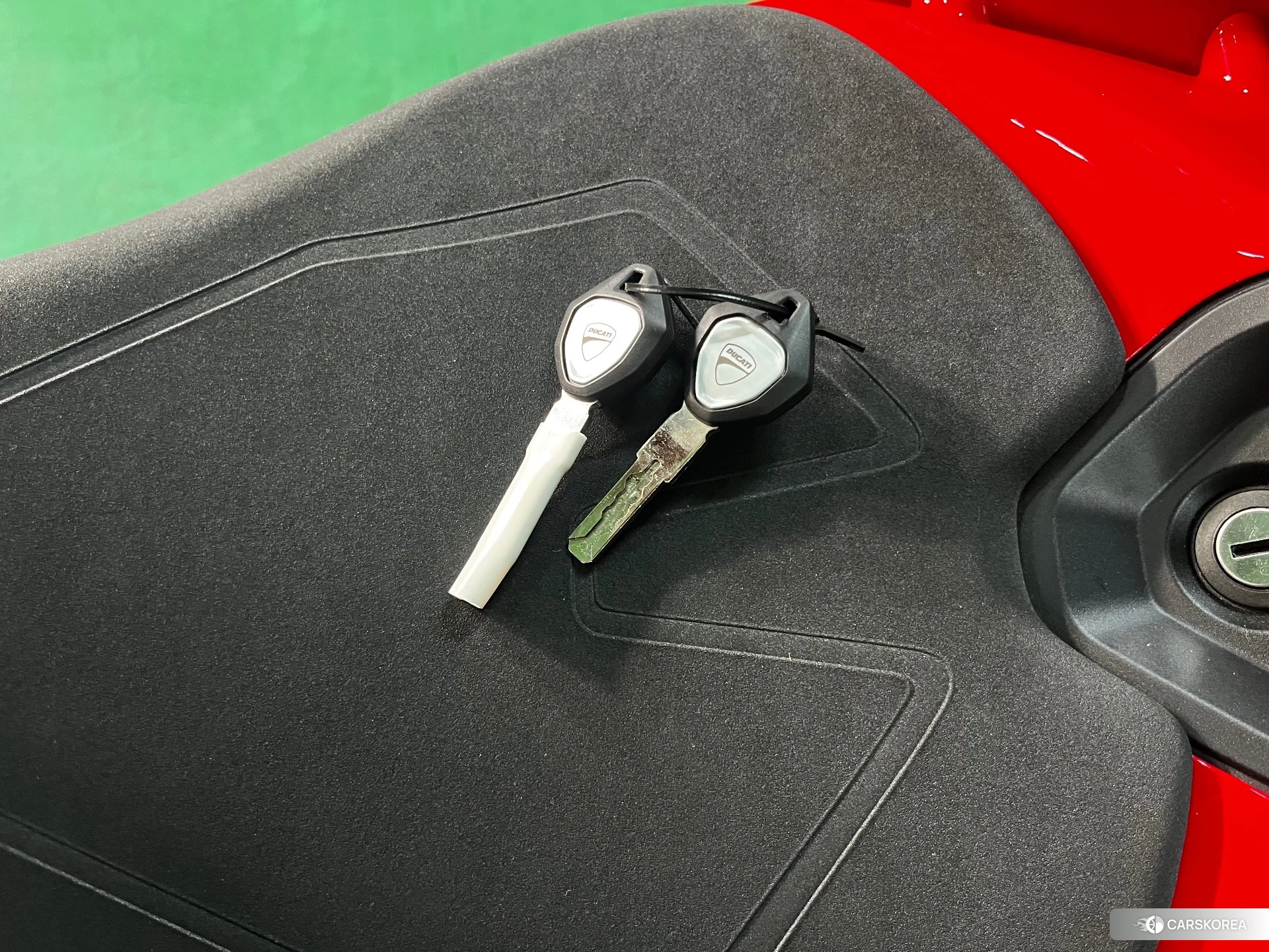 Ducati PANIGALE V4 S id 3947846 из Японии 7