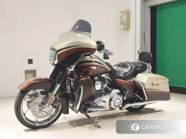 Проданный Harley-Davidson Street Glide FLHXSE1800 CVO 2011 из Японии, фото 2