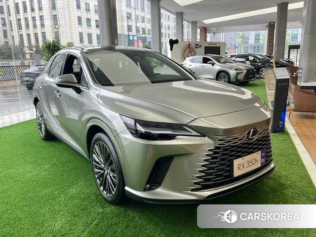 Lexus RX 2025 Серебристо-серый из Китая, фото 6