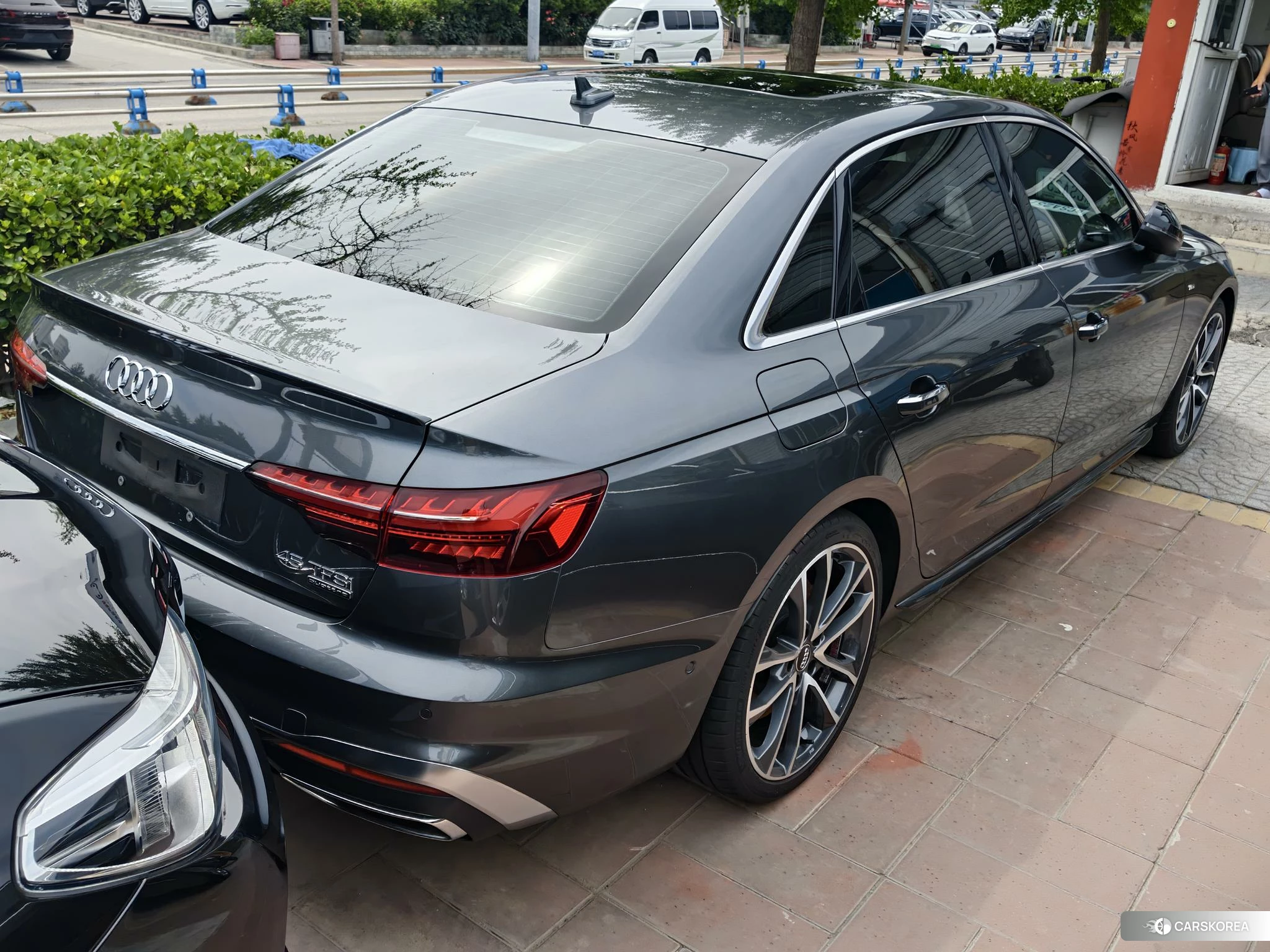 Audi A4L id 4419497 из Китая 9