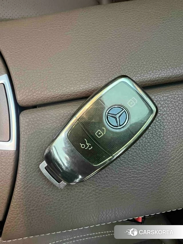 Mercedes-Benz E-class id 3869937 из Китая 16
