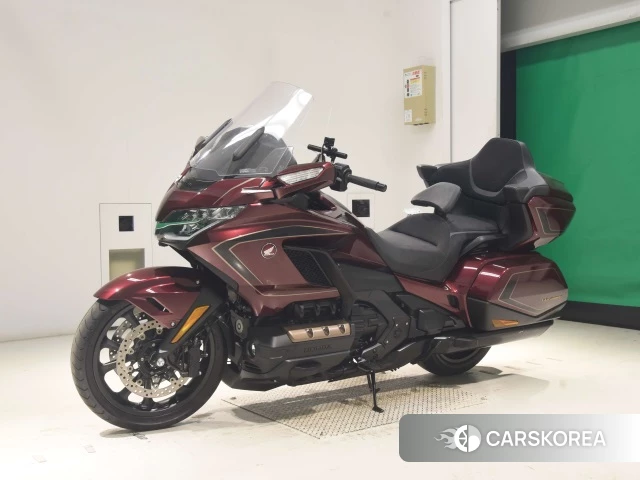 Проданный Honda GL1800 TOUR DCT 2025 из Японии
