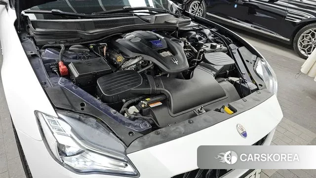 Maserati Quattroporte id 3631728 из Кореи 16