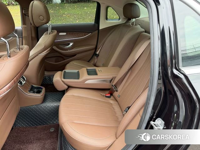 Mercedes-Benz E-class PHEV id 4392402 из Китая 9