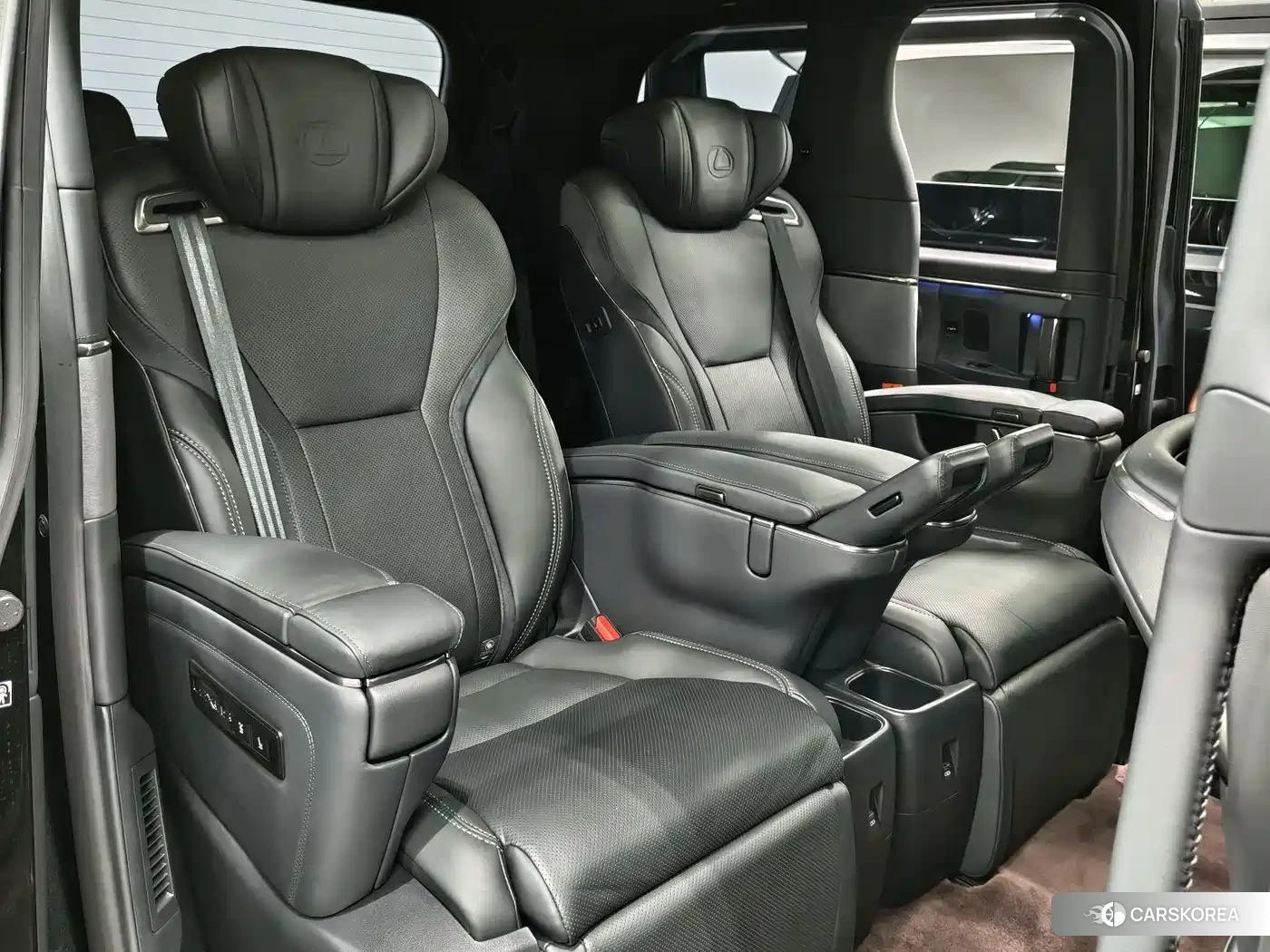 Lexus LM id 4577583 из Китая 8