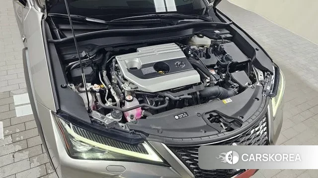 Lexus UX250h id 3053812 из Кореи 16