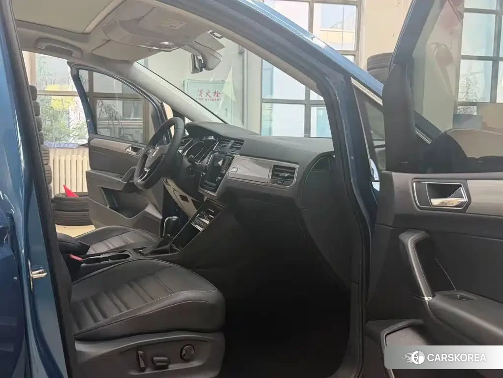 Volkswagen Touran L id 4685902 из Китая 22