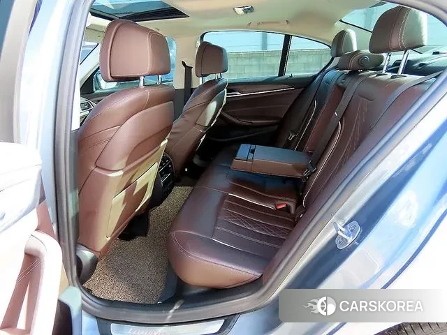 BMW 5 Series (G30) id 3709123 из Кореи 16