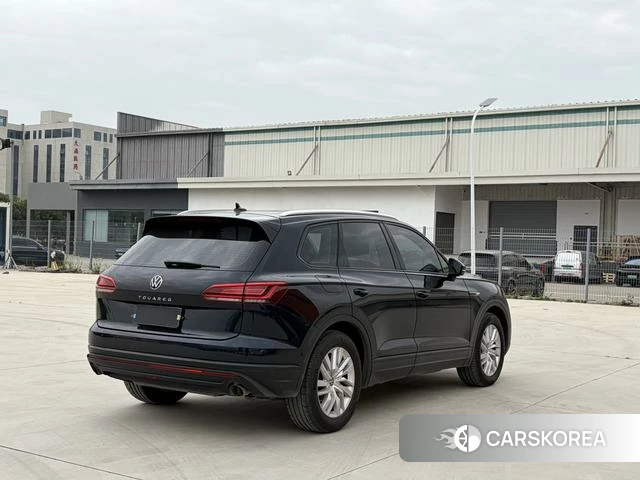 Volkswagen Touareg 2022 Синий из Китая, фото 6