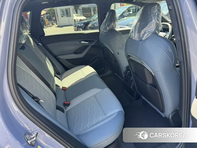 Audi Q6L e-tron 2026 Темно-серый из Китая, фото 6