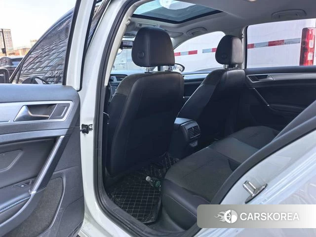 Volkswagen Golf*pure electricity 2021 Белый из Китая, фото 6