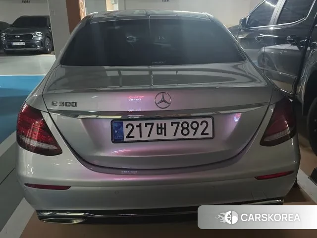 Mercedes-Benz E-Class W213 2018 Серебристо-серый из Кореи, фото 6