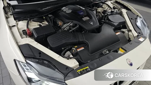 Maserati Quattroporte id 2971287 из Кореи 16