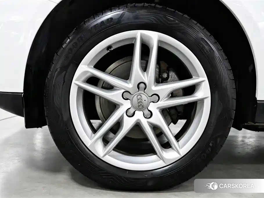 Audi Q5L id 4583711 из Китая 15