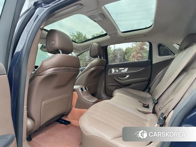 Mercedes-Benz E-class 2023 Черный из Китая, фото 6