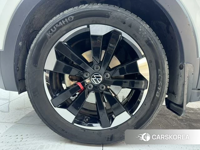 Volkswagen Exploring the shadow id 4367459 из Китая 12