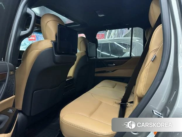 Lexus LX 2024 Серебристо-серый из Китая, фото 6