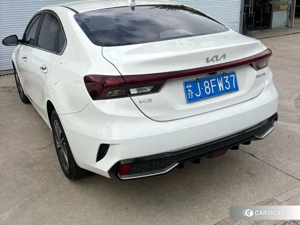 Kia K3 2023 Белый из Китая, фото 6