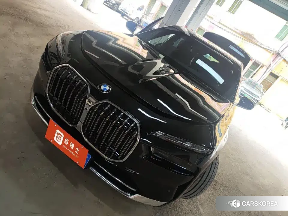 BMW 7 series 2023 Черный из Китая, фото 6