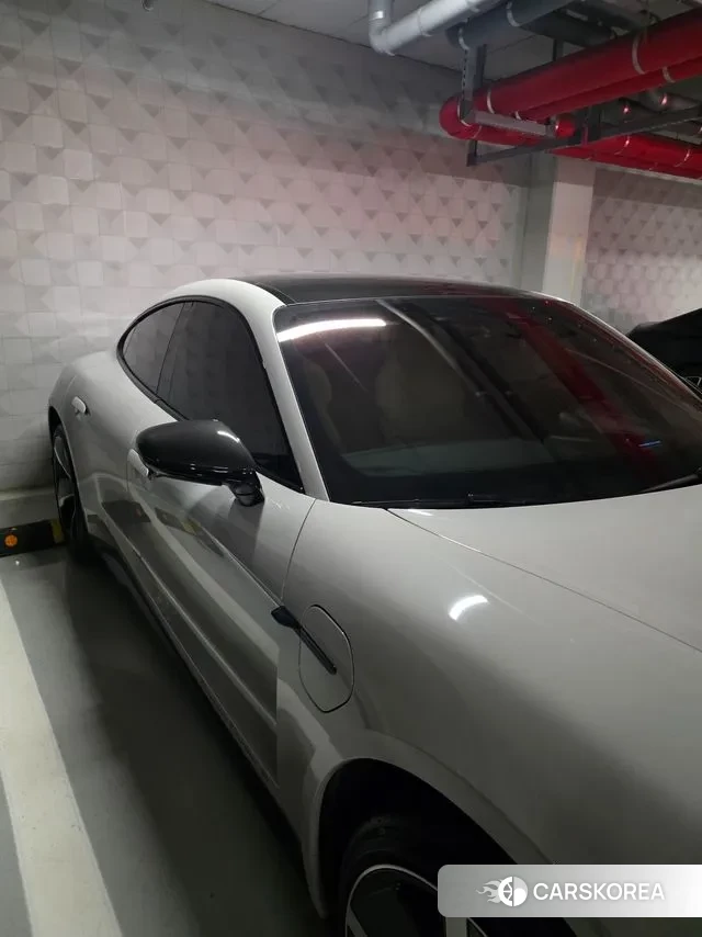 Porsche Taycan 2022 Жемчужный цвет из Кореи, фото 6