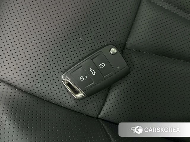 Volkswagen Passat id 4367418 из Китая 16