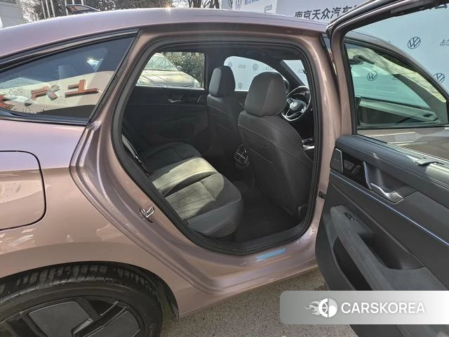 Volkswagen Passat id 4209353 из Китая 7