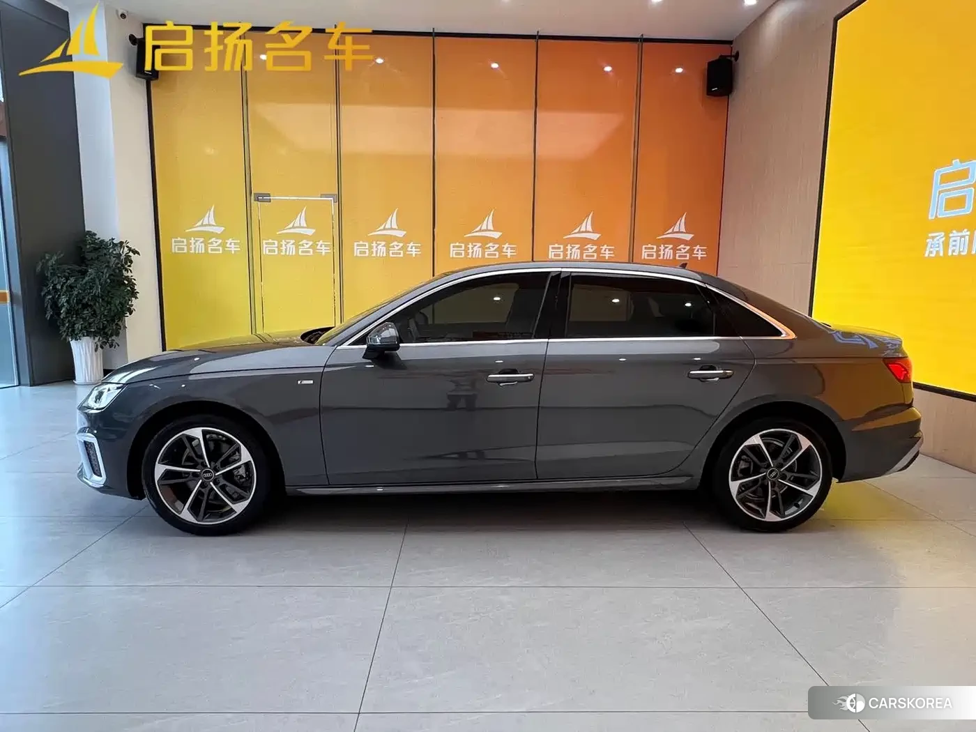 Audi A4L 2022 Silver/gray из Китая, фото 6