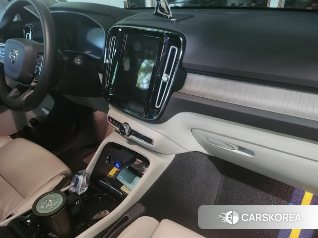 Volvo XC40 2023 Белый из Кореи, фото 6