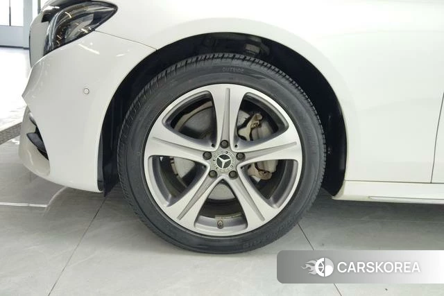 Mercedes-Benz E-class id 3810303 из Китая 13