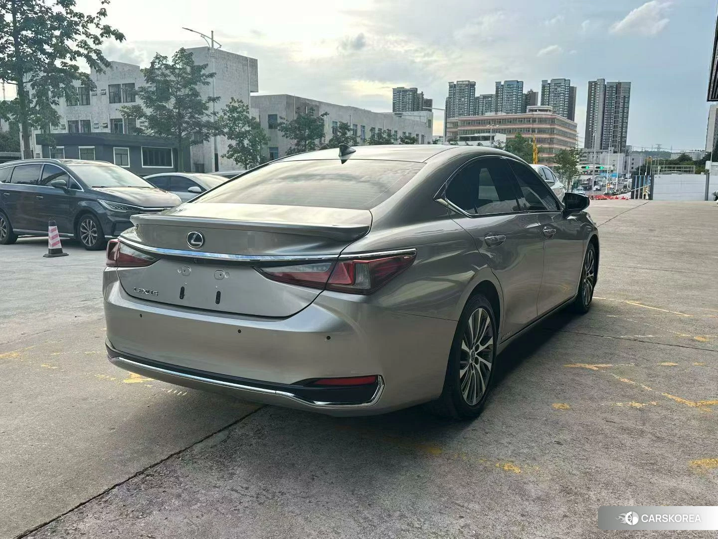 Lexus ES 2020 Серебристо-серый из Китая, фото 6