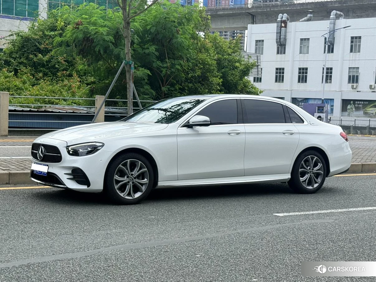 Mercedes-Benz E-Class 2022 Белый из Китая, фото 6