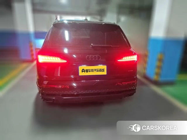 Audi Q7 2025 Черный из Китая, фото 6