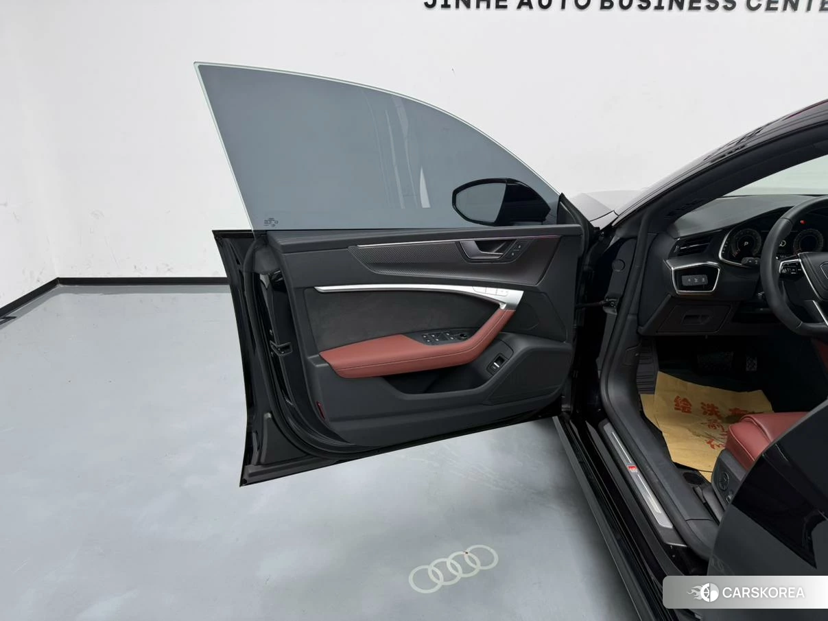 Audi A7L id 4441319 из Китая 9