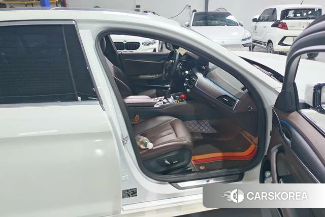 BMW 5 series PHEV id 4307704 из Китая 13