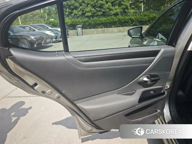 Lexus ES id 4238601 из Китая 11
