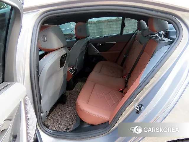 BMW 5 Series (G60) id 3619716 из Кореи 16