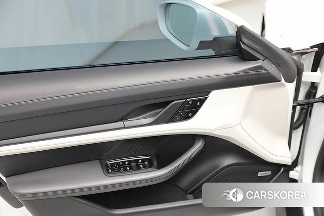 Porsche Taycan id 3889320 из Кореи 16