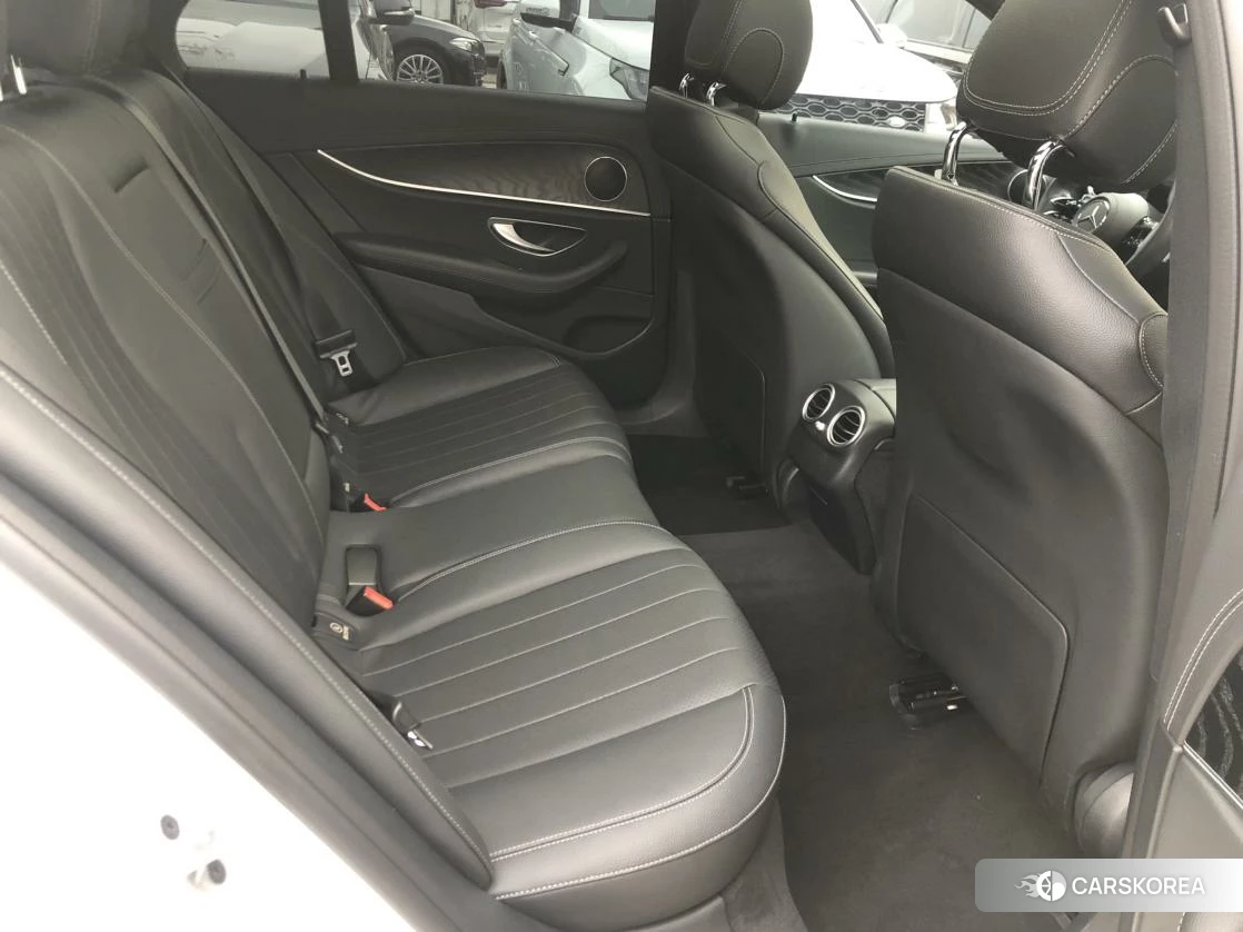 Mercedes-Benz E-Class id 4513494 из Китая 21