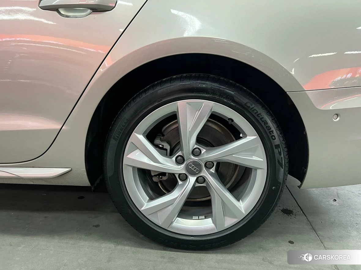 Audi A4L id 4453746 из Китая 8