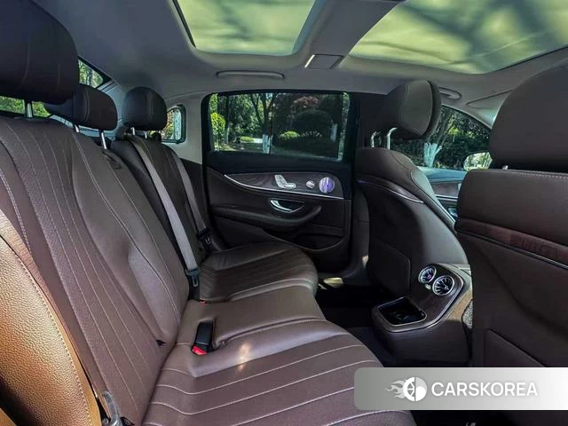 Mercedes-Benz E-class id 4359440 из Китая 19