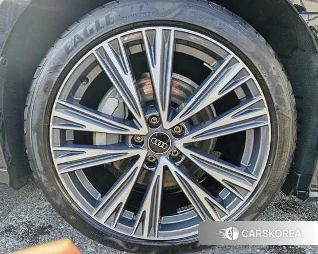 Audi A6L id 4320695 из Китая 11