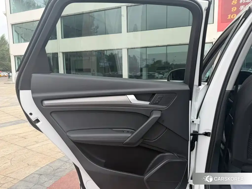 Audi Q5L id 4655134 из Китая 26