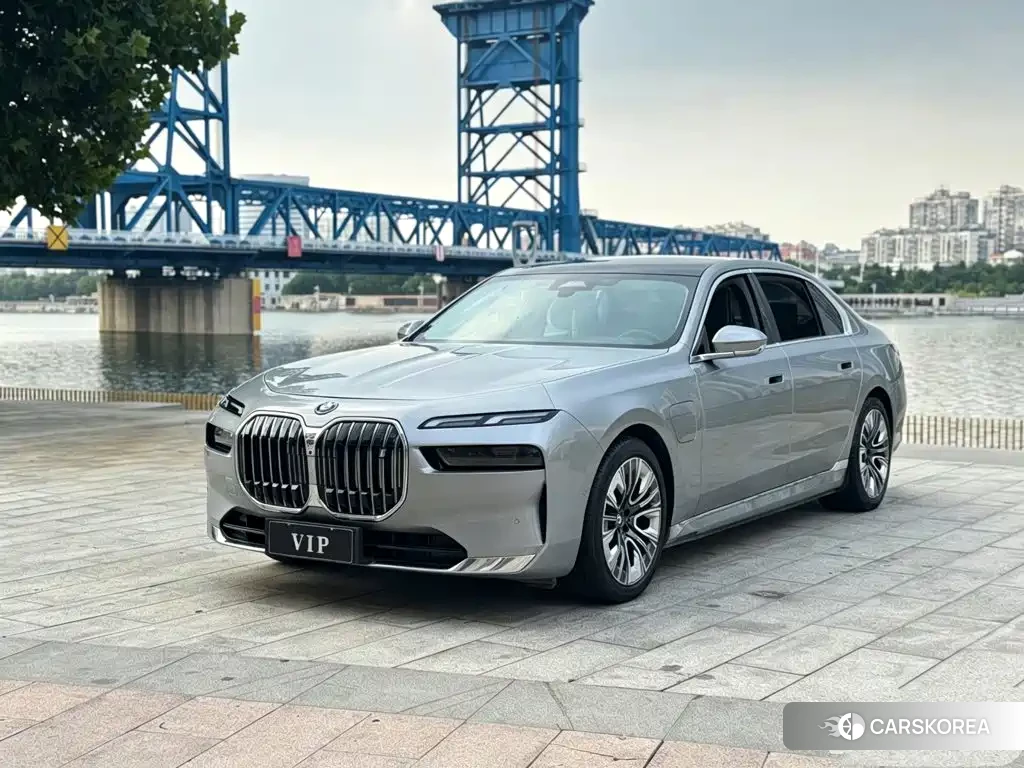 BMW i7 2023 Silver/gray из Китая, фото 6