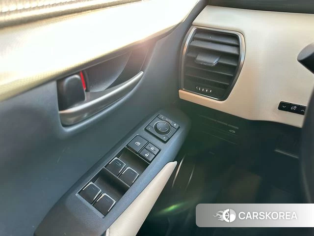 Lexus NX id 4291576 из Китая 23