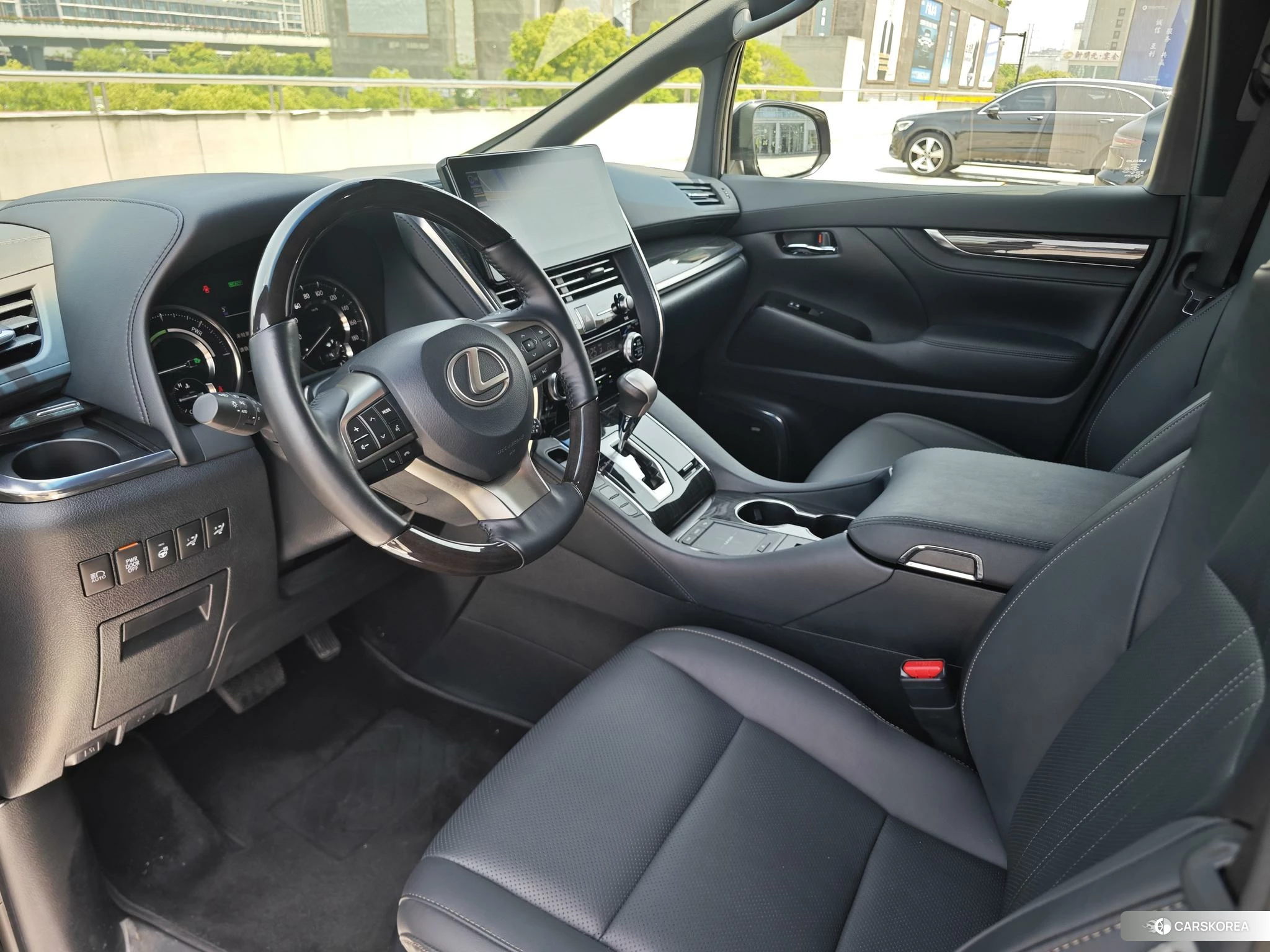 Lexus LM id 4479691 из Китая 8