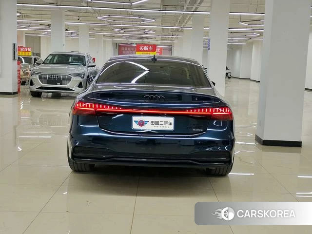 Audi A7L 2023 Темно-серый из Китая, фото 6