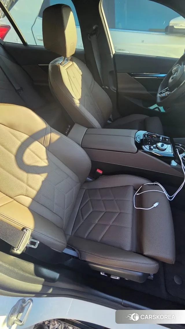 BMW 5 Series (G60) 2025 Белый из Кореи, фото 6